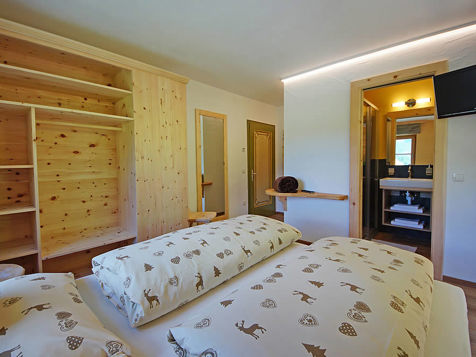 Lärchen und Zirbelzimmer mit dusche und WC image 1