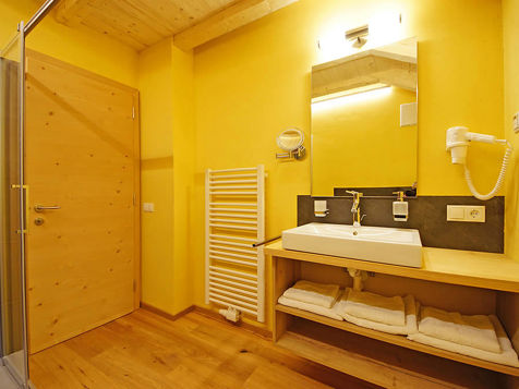 Lärchen und Zirbelzimmer mit dusche und WC image 4