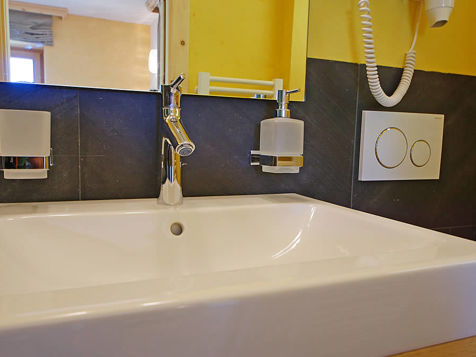 Lärchen und Zirbelzimmer mit dusche und WC image 8