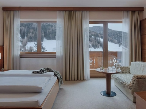 Living Suite image 2
