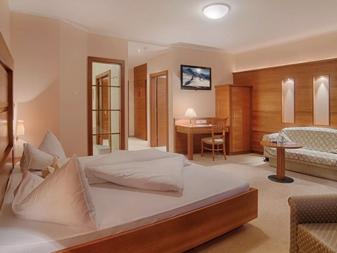 Living Suite image 6
