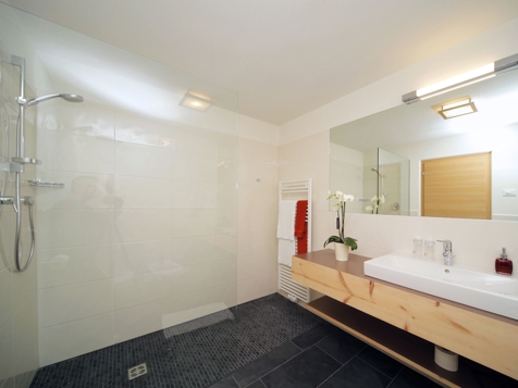 Luxury room image 3