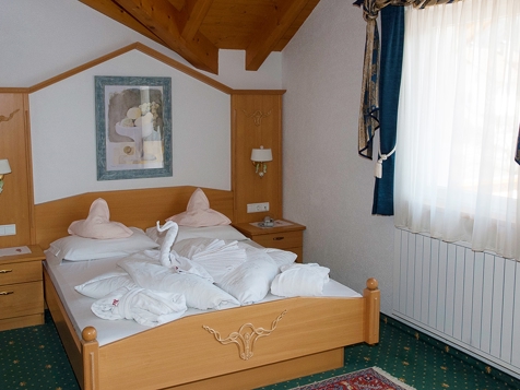 Luxury rooms image 1