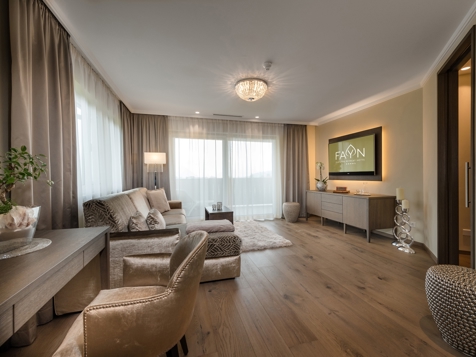 Luxury Suite with garden view image 14