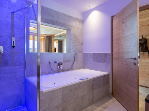 Luxury Terrace Suite Larix with Whirlpool image 4
