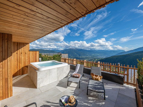 Luxury Terrasensuite Larix mit Whirlpool image 6