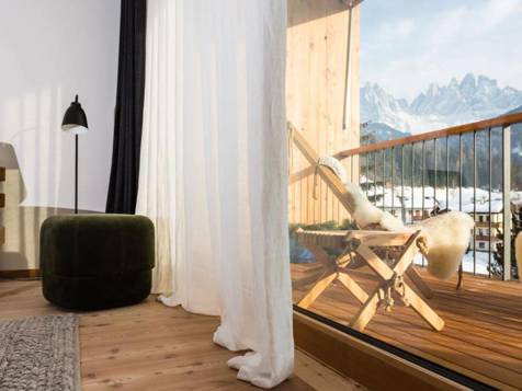 Maisonette Suite south side - loggia Dolomite view image 1