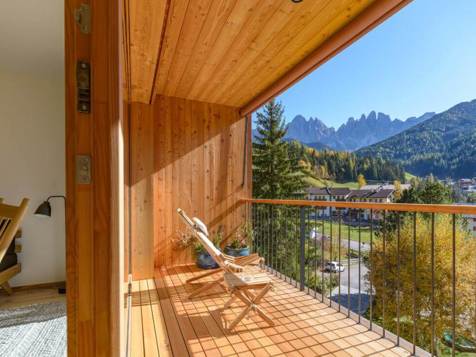 Maisonette Suite south side - loggia Dolomite view image 4