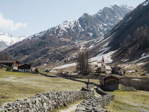Malerischer Spazierweg in Kasern
