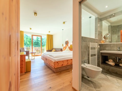 Mellifera Deluxe Family image 2