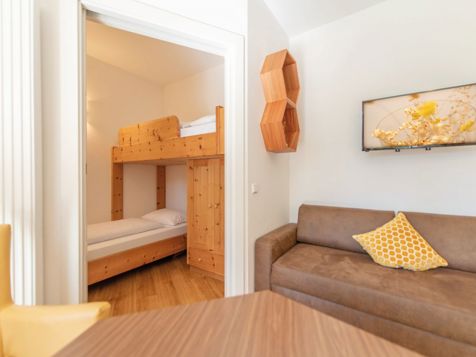 Mellifera Deluxe Family image 4