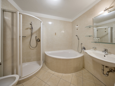 n. 21 - Camera matrimoniale image 9