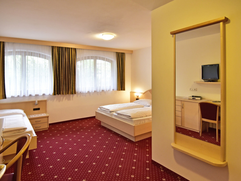 n.21 Double bed room image 5