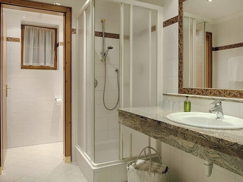 NEW restyled! Alpina Suite image 3