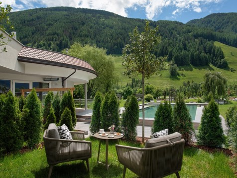 NEW restyled! Pool Suite image 11