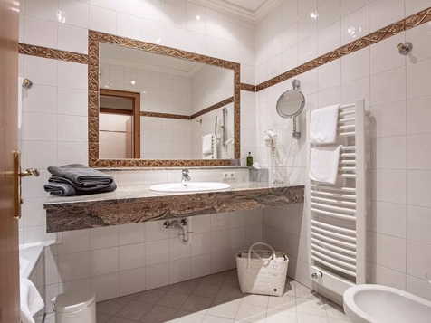 NEW restyled! Pool Suite image 7