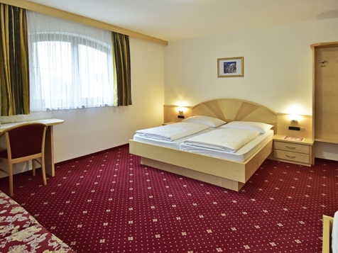 Nr. 22 - Doppelbett- Dreibettzimmer image 4