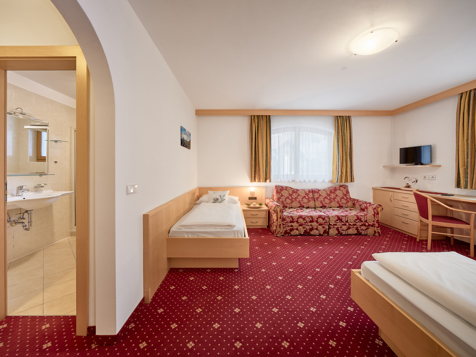 Nr. 22 Double / Triple Room image 10