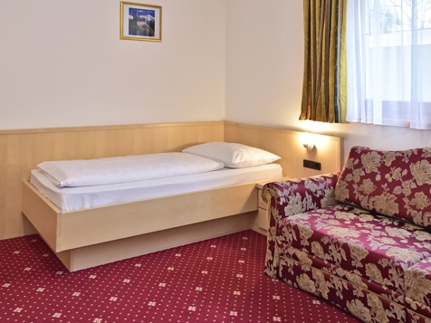 Nr. 22 Double / Triple Room image 6