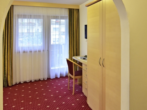 Nr. 23 - Double / Triple Room with Balcony image 4