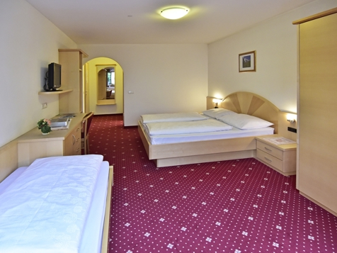 Nr. 25 Double Room with Balcony image 2