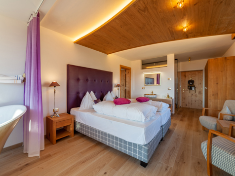 Nuovo First class image 1