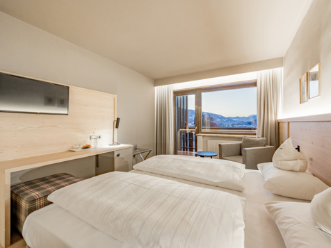 PANORAMA FAMILY ROOM image 5