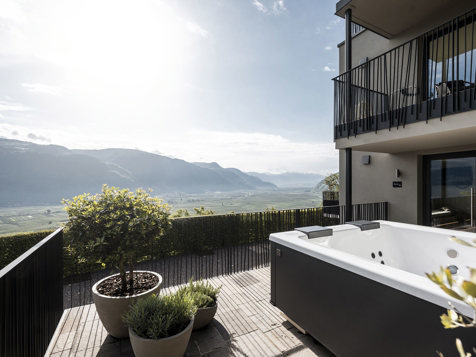 Panoramic Suites with Whirlpool image 1