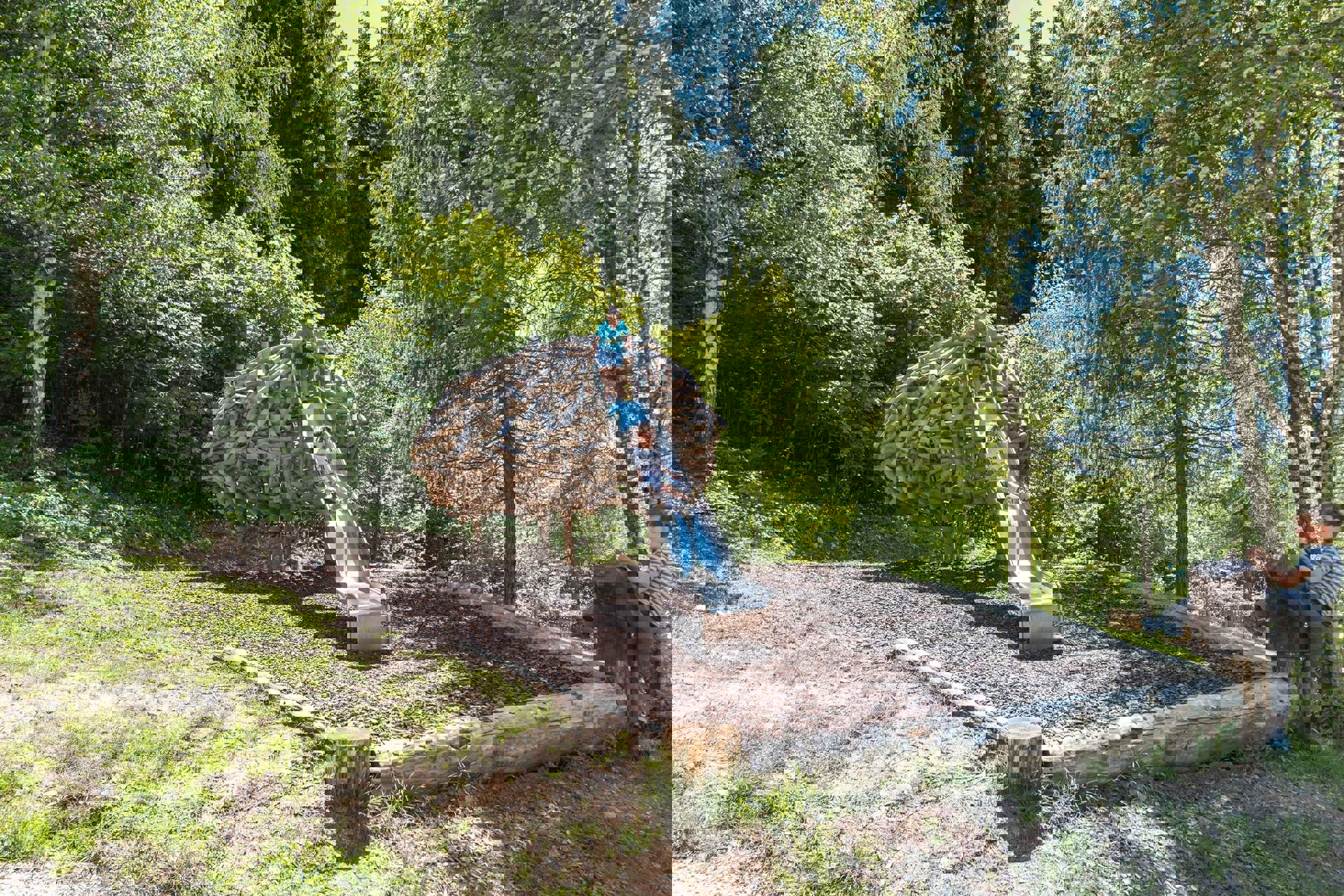 Parco giochi per bambini a Trodena nel parco naturale Parco giochi per bambini a Trodena nel parco naturale