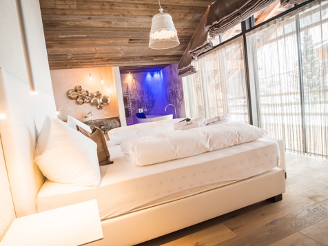Penthouse "Mami" image 4