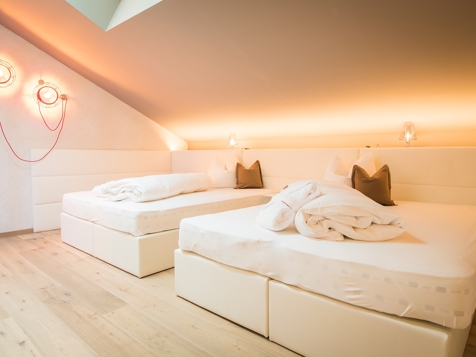 Penthouse "Mami" image 6