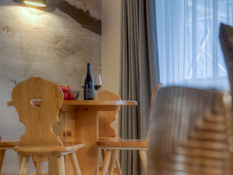 PIZ apartment with balcony for 2-6 persons image 7