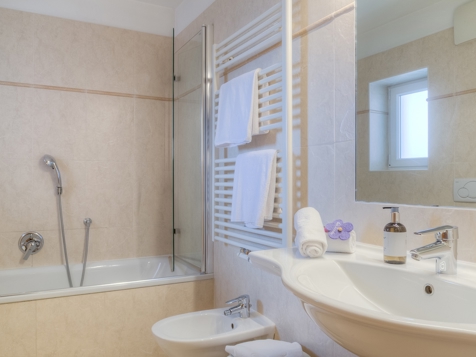 PIZ PLUS apartment with balcony fo 2-6 persons image 15