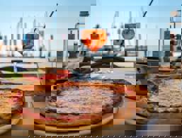 Pizza e Spritz sul lago di Garda