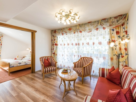 Poppy Suite image 1