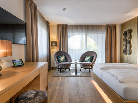 Premium double room with garden view image 6