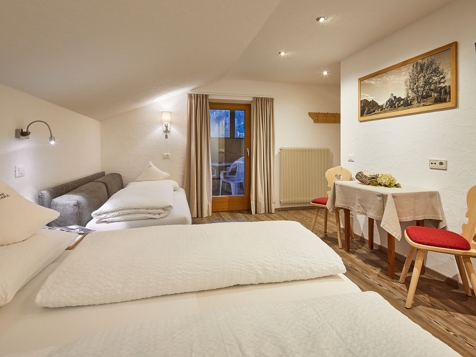 Quadruple room with balcony  image 1