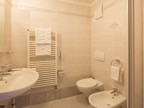 Quadruple room with Panorama balcony  image 2