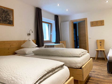 Quadruple room without balcony image 3