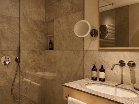 River Melody Spa Suite image 1