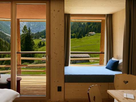 River Melody Spa Suite image 2