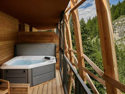 River Melody Spa Suite image 4
