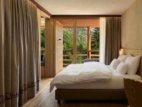 River Spa Suite image 4