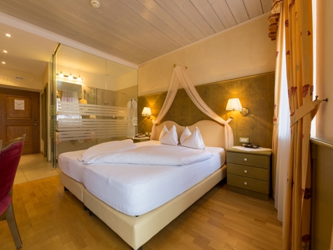 Romantic Room Peter image 5