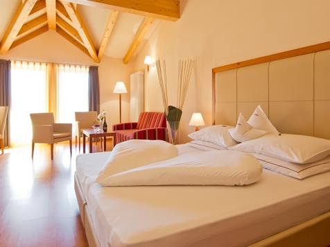 ROMANTIC SUITE image 4