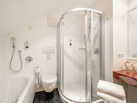 ROMANTIC SUITE image 5
