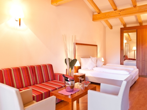 ROMANTIC SUITE image 5