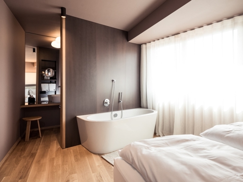 Romantic Suite image 2