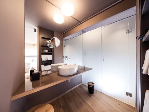Romantic Suite image 3