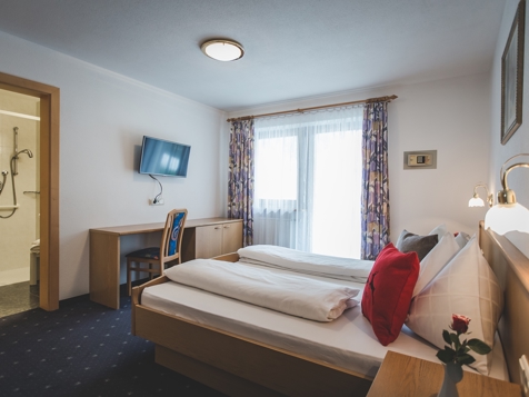 Room 1 image 3